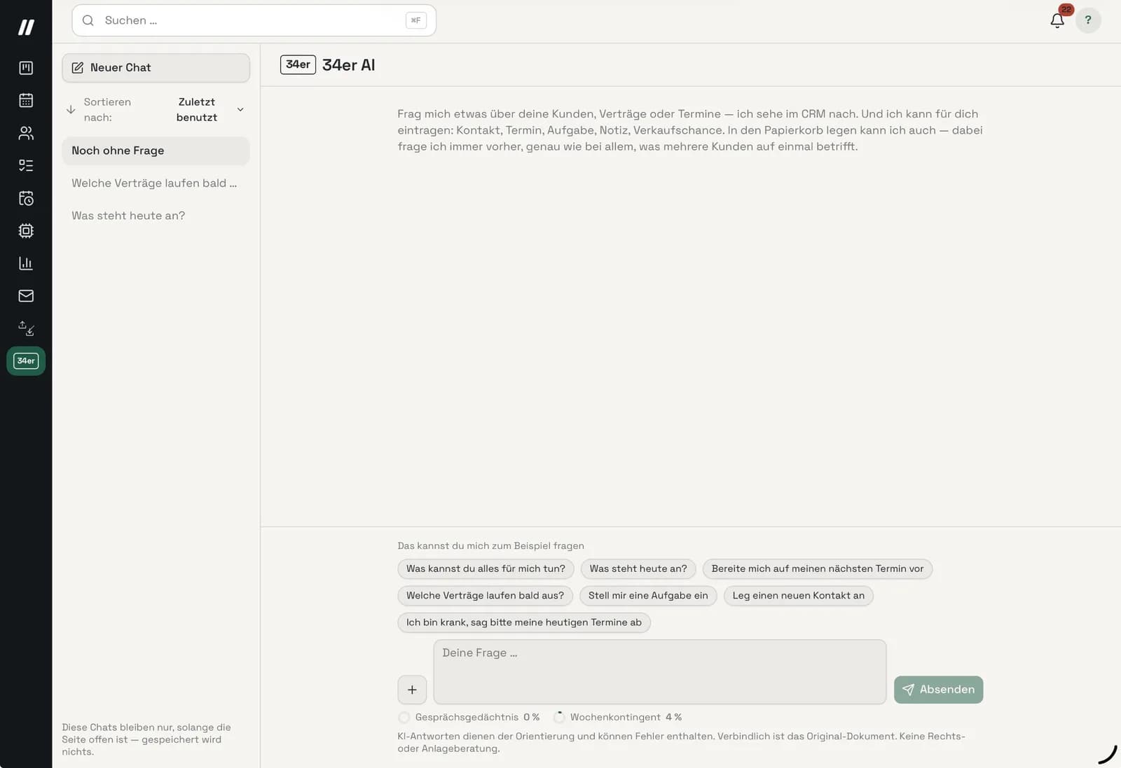 Der Chat der 34er AI im CRM: oben steht, wonach du fragen kannst, links die Liste der bisherigen Chats, unten das Eingabefeld mit vorgeschlagenen Fragen — etwa welche Verträge bald auslaufen oder wie du dich auf deinen nächsten Termin vorbereitest.